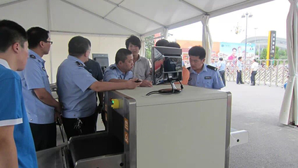 安檢機(jī)廠家揭秘 易燃易爆類(lèi)物品檢查核心秘訣